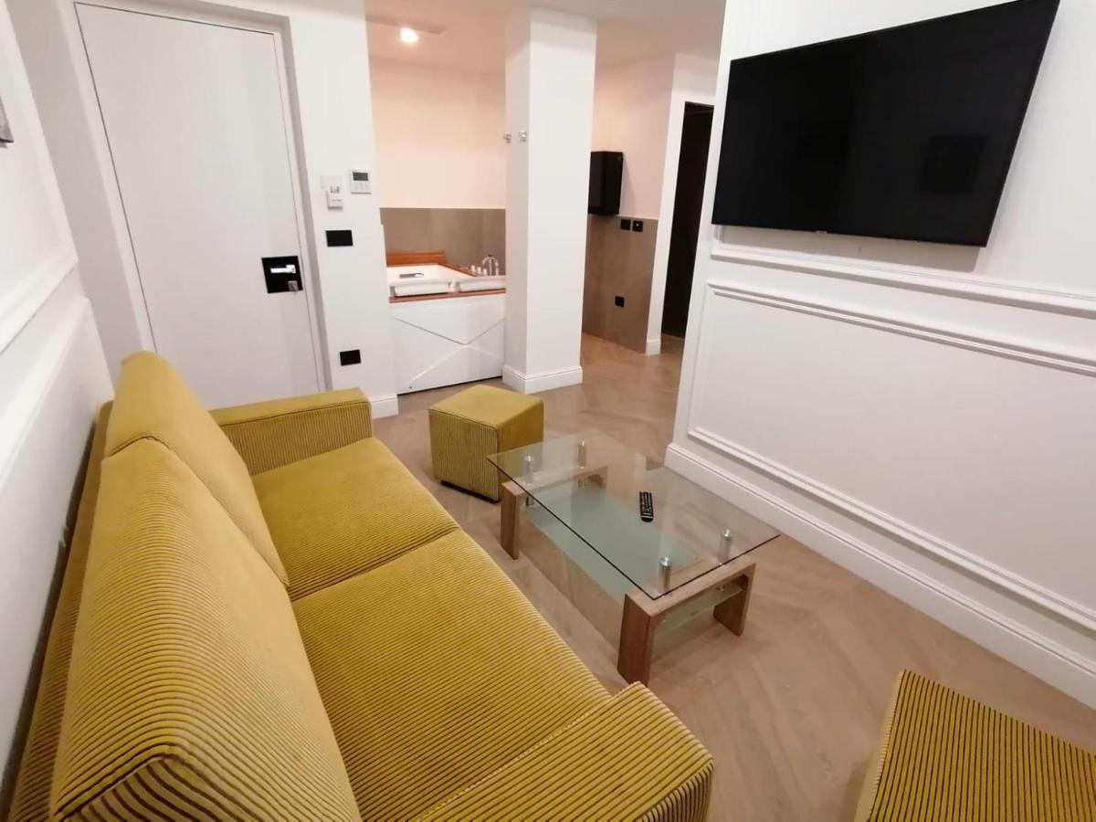 Hotel Xbusiness Nola Esterno foto