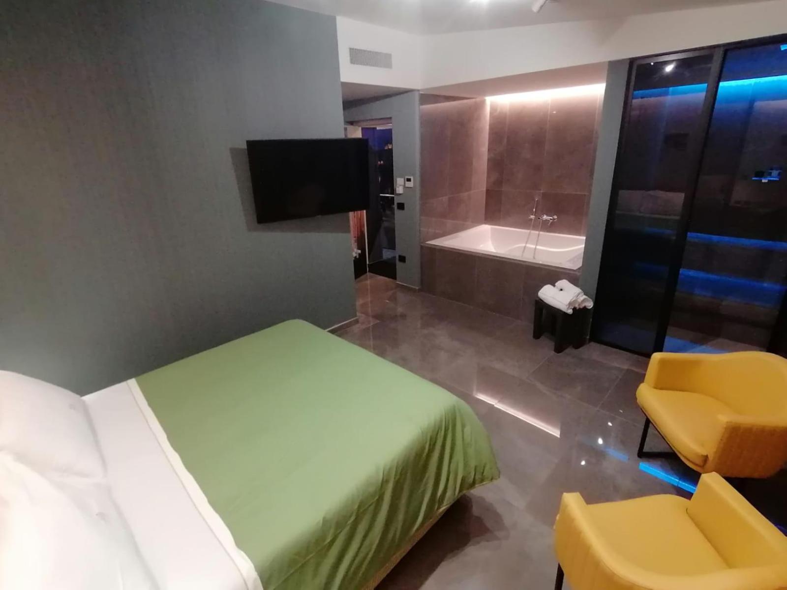Hotel Xbusiness Nola Esterno foto